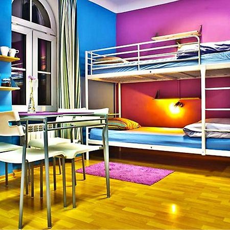 Nathan'S Villa Hostel ワルシャワ エクステリア 写真