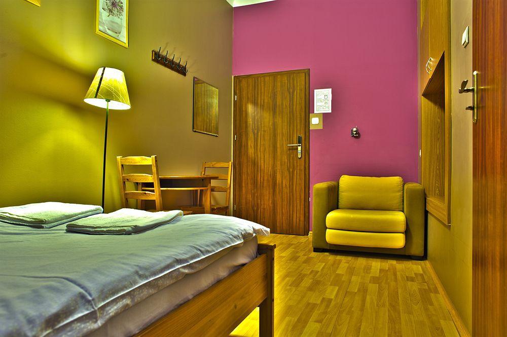 Nathan'S Villa Hostel ワルシャワ エクステリア 写真