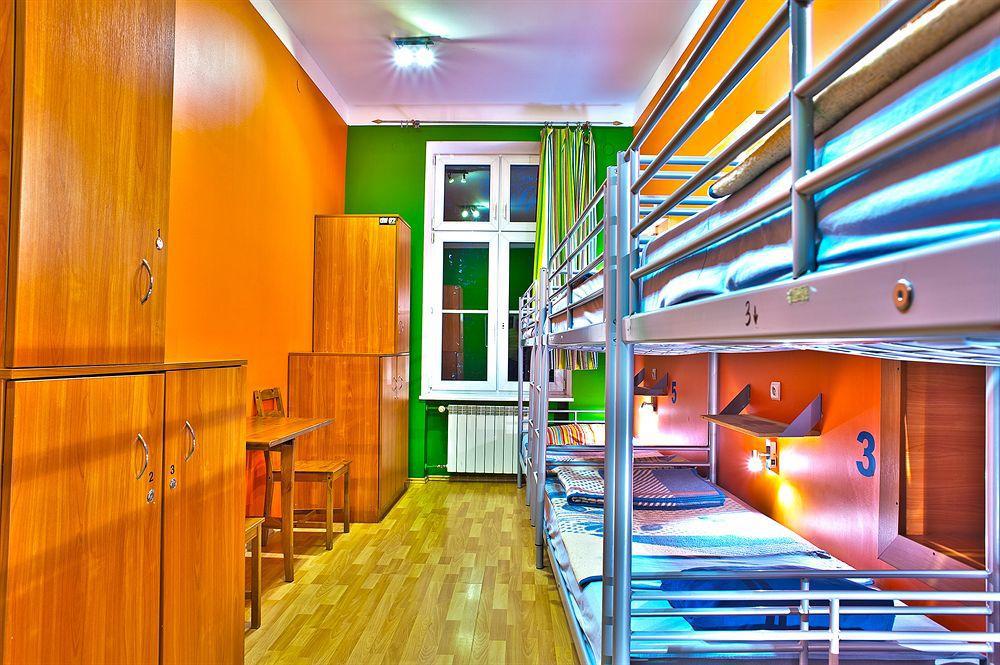 Nathan'S Villa Hostel ワルシャワ エクステリア 写真