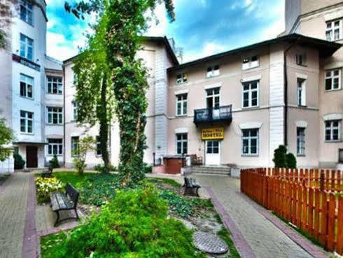 Nathan'S Villa Hostel ワルシャワ エクステリア 写真
